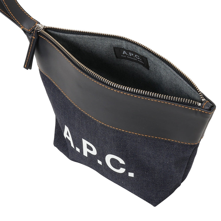 A.P.C. CODDP M63526 IAK DARK NAVY APC アクセル デニム×レザー ハンドポーチ クラッチバッグ 小物入れ ダークネイビー レディース メンズ ユニセックス TROUSSE AXELLE